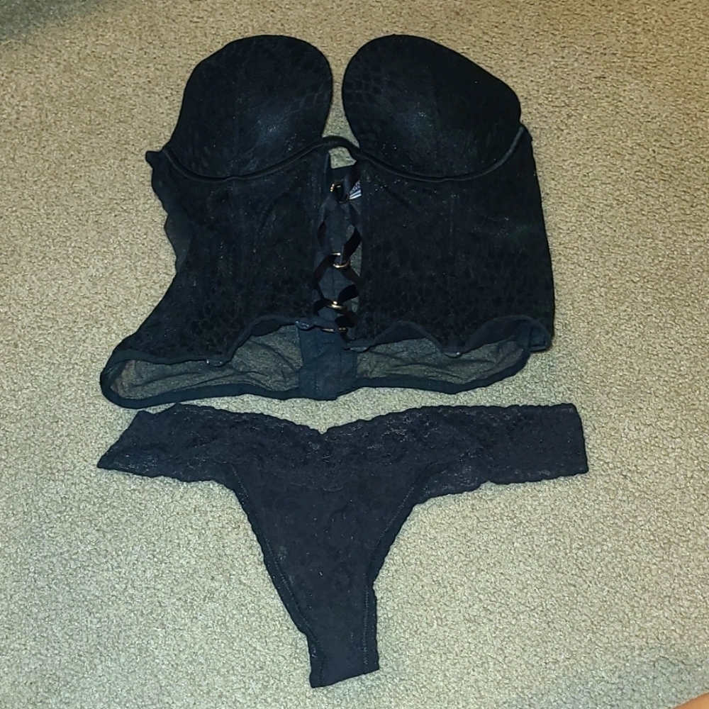 Victoria's Secret black bustier lace corset top, size Large